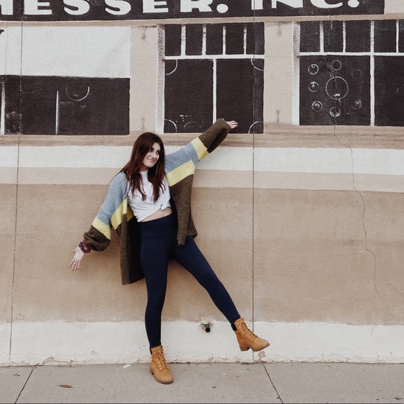 Meet your Posher, Makayla - Picture 2 of 4